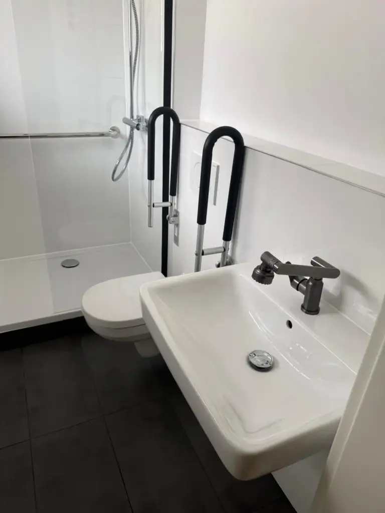 Waschbereich im barrierefreien Badezimmer in Ettlingen